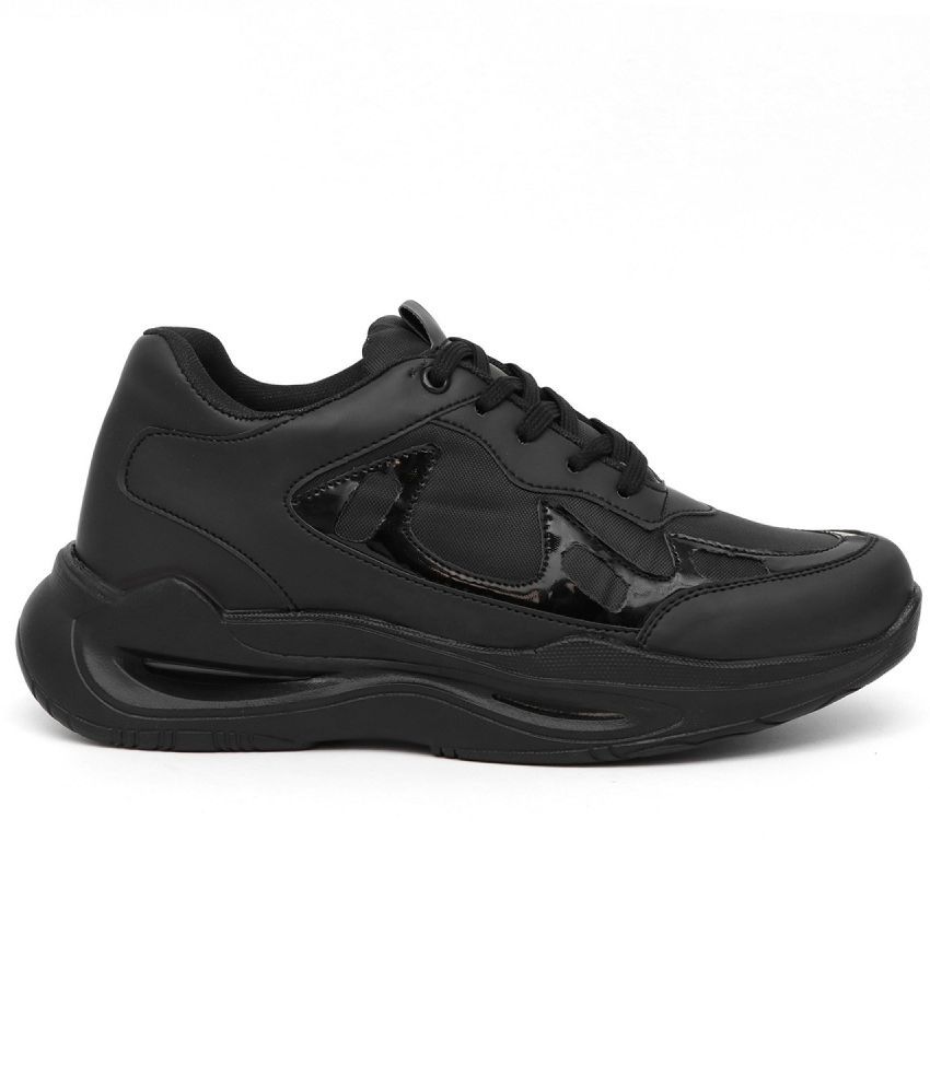 Men's black trainers