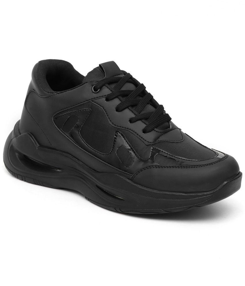 Versatile black athletic shoes